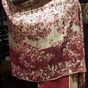 Vintage styled paisley metallic pashmina shawl